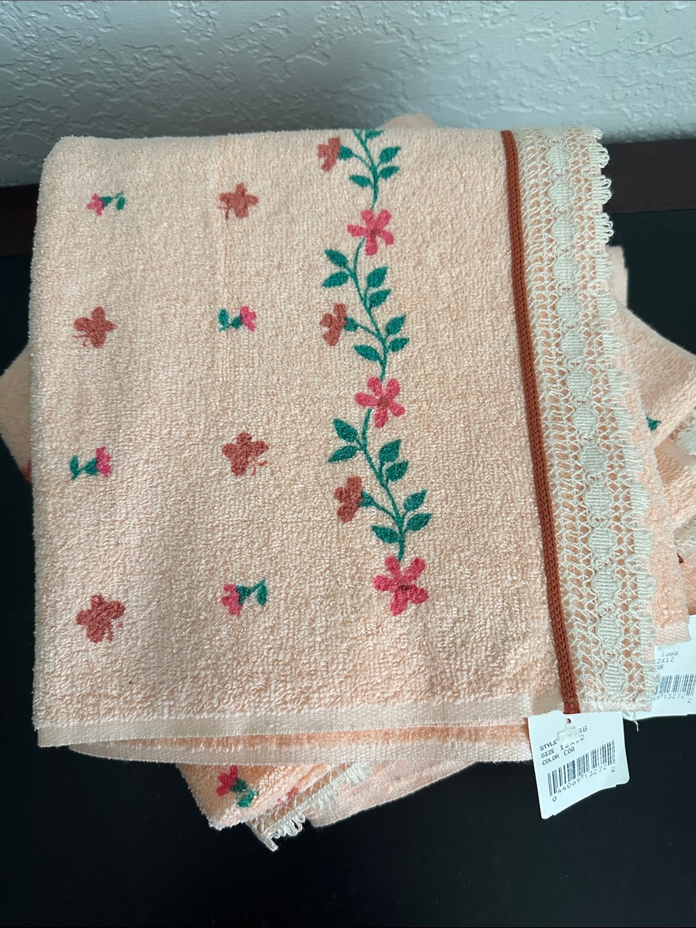 VINTAGE Dundee Made in USA Set of 4 Bath Towels Butterfly Floral Print